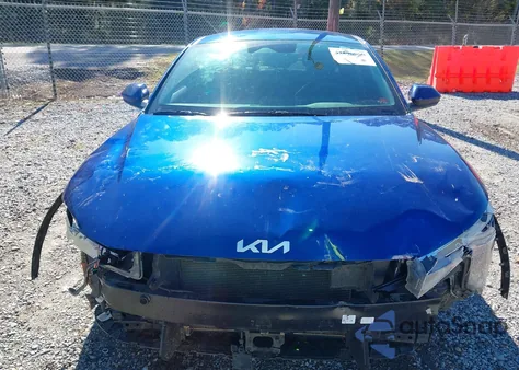 2025 Kia K4 Lxs из США, поврежденный, VIN 3KPFT4DE8SE012485